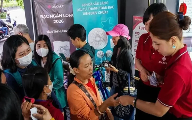 تغيرات مفاجئة تضرب مبيعات محلات الفضة خلال فعاليات مهرجان إله الثروة